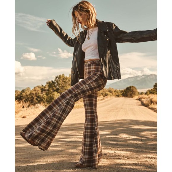 🎉LAST CHANCE🎉 FREE PEOPLE Just Float On Printed Flare Jeans / Dark Chocolate - Picture 6 of 9